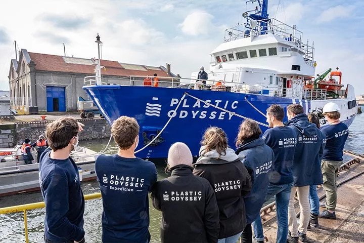 Photo du bateau Plastic Odyssey et de l'équipage