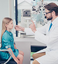 Première visite chez l’ophtalmologue : comment se passe-t-elle ?