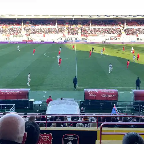 Terrain de foot, match en cours