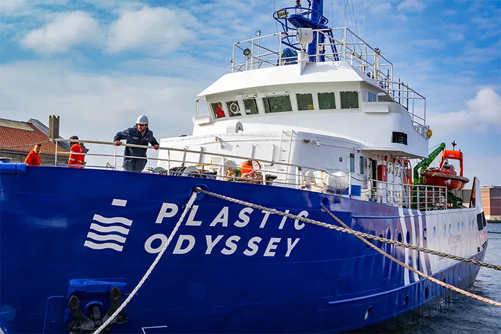 Photo du bateau Plastic Odyssey et de l'équipage