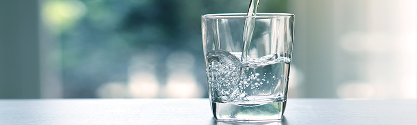 Boire un litre et demi d’eau par jour : est-ce nécessaire ?