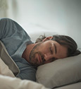 Apnée du sommeil : qu’est-ce que c’est, comment la reconnaître et la traiter ?