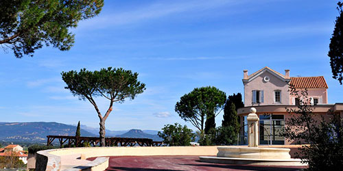 Maison dans les montagnes