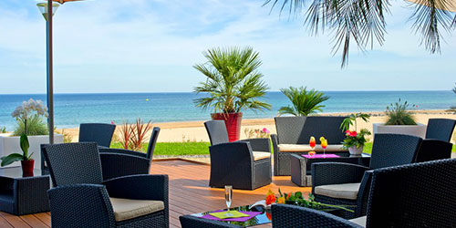 Terrasse au bord de la mer
